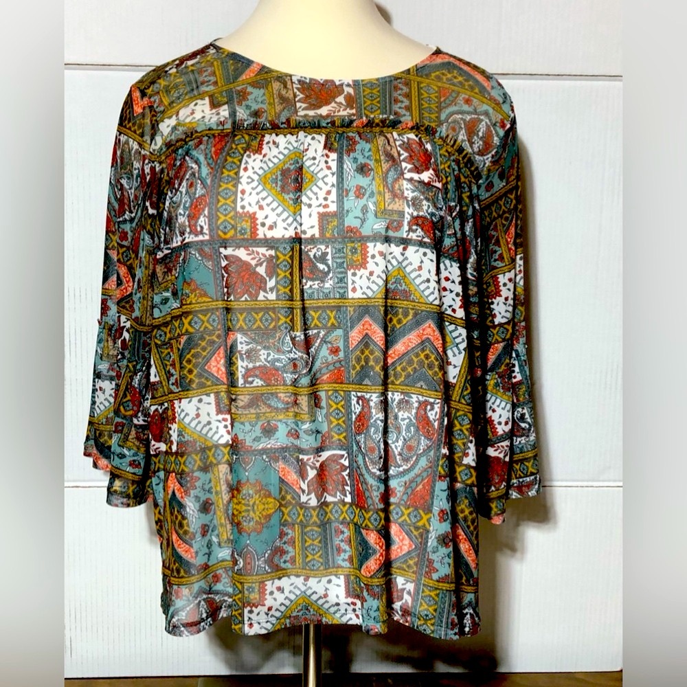 Bobbie Brooks 3xl 2 layer top. Sheer w/pattern shell and white poly und…